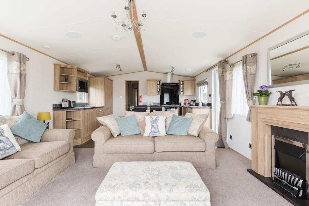 Waters Edge, Hoburne Cotswolds South Cerney Exterior foto