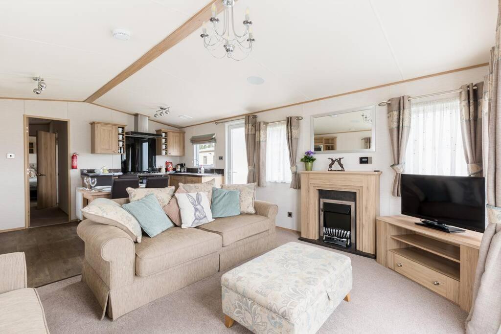 Waters Edge, Hoburne Cotswolds South Cerney Exterior foto